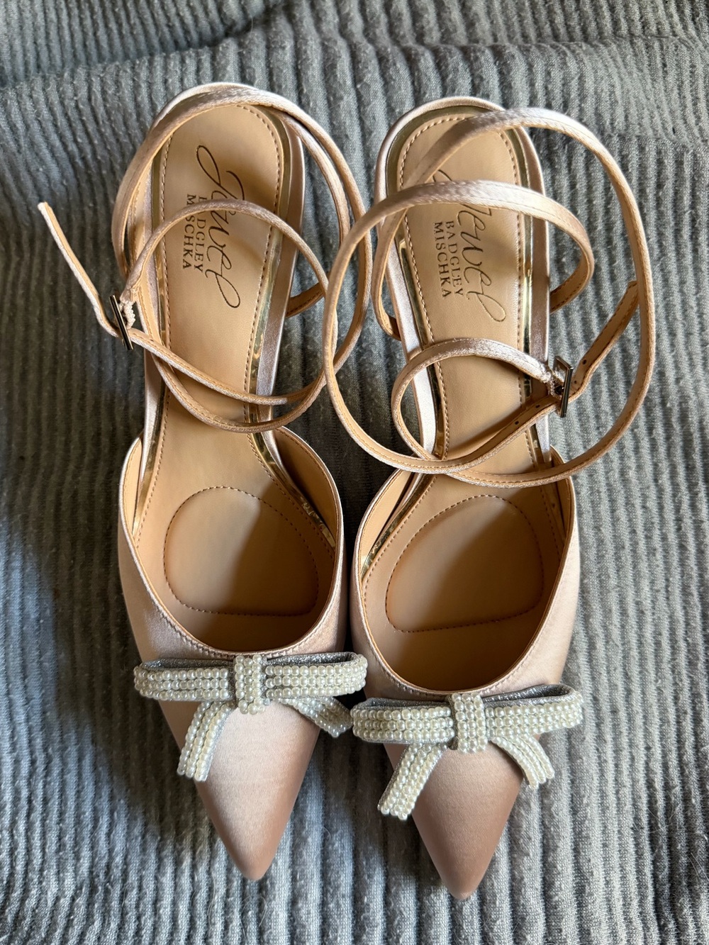NEW Badgley Mischka Satin & Pearl Pointed Toe Nude Bridal Prom Graduation Heels